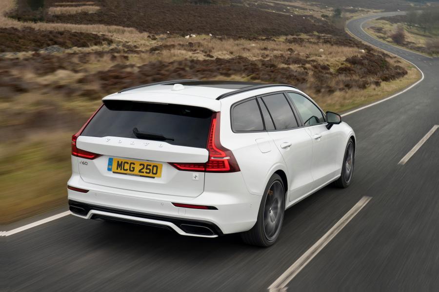  Volvo V60 T8 Polestar Engineered 2019 года  (UK) (фото 16 из 40)